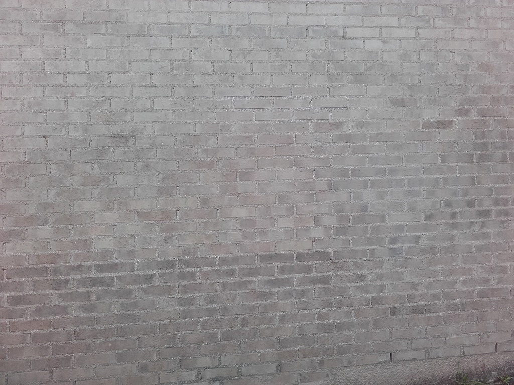 efter-bild av juvenilt klotter på skola