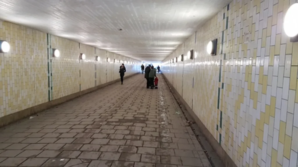 Kakel i gångtunnel – gammeldags klotterskydd