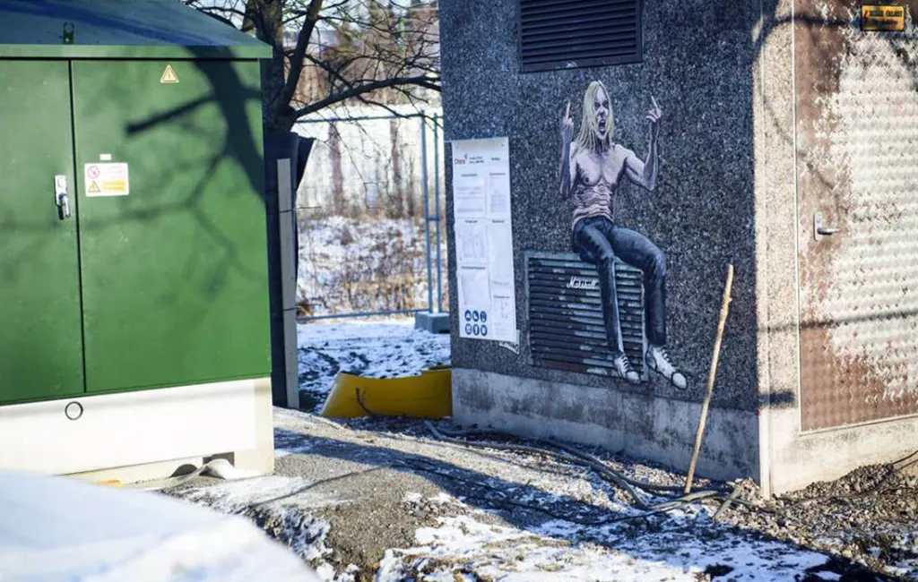 herr nilsson klotter på elstation