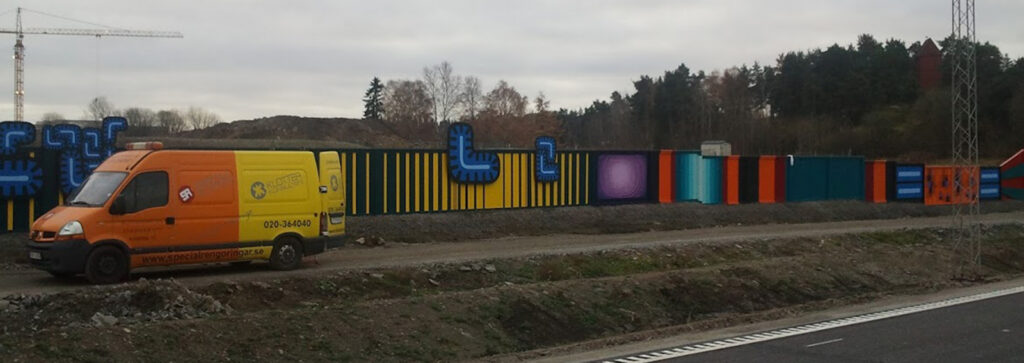 horisontell översiktsbild av bullerplank som klotterskyddats av oss