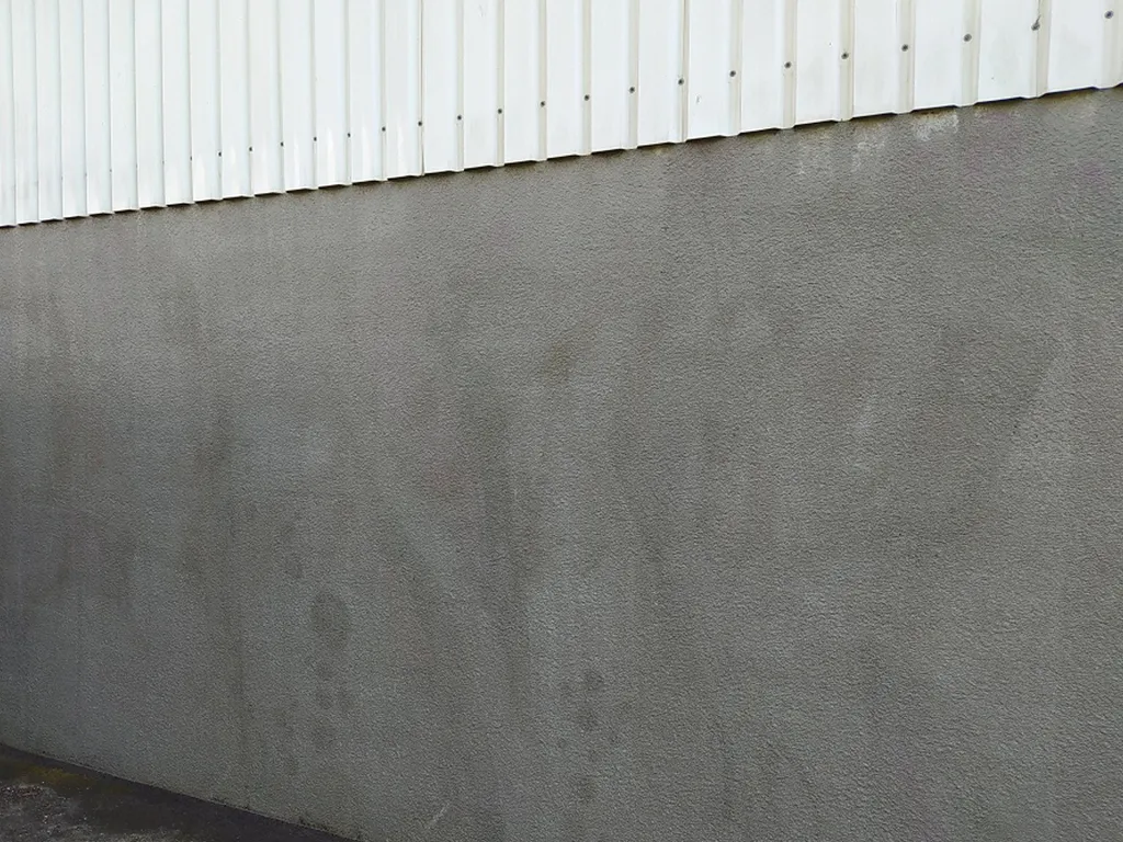 efterbild på betong efter utförd sanering av graffiti
